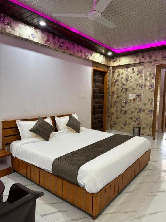 Double Room with Mountain View room - Image 2