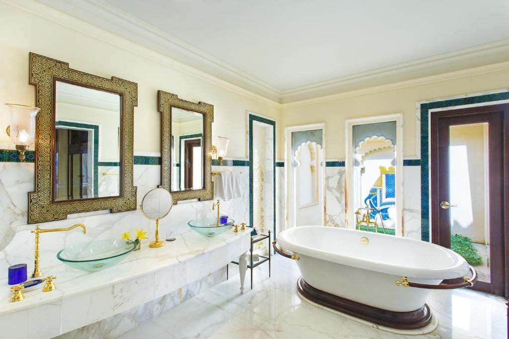 Luxury Suite With Two Way Airport Transfers room - Image 1