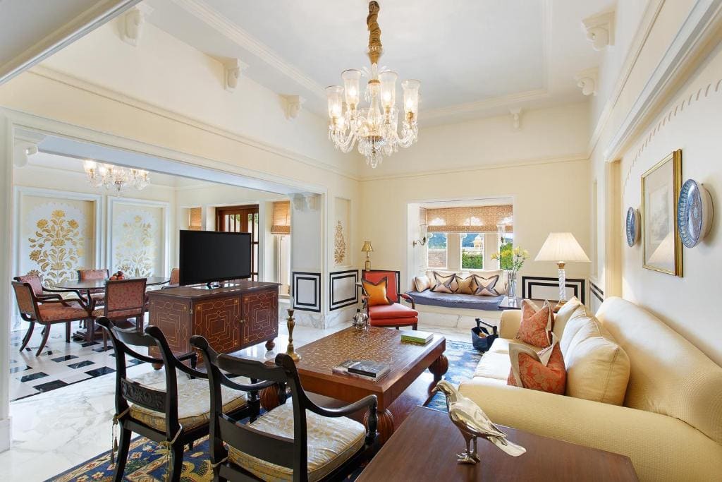 Luxury Suite With Two Way Airport Transfers room - Image 3