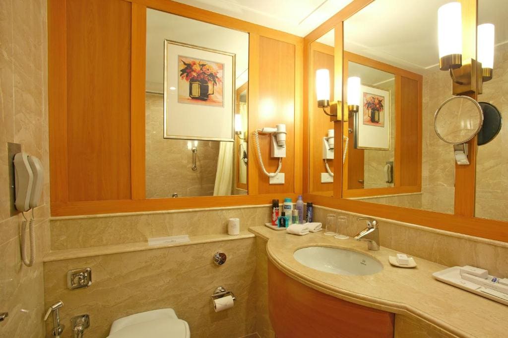 Deluxe Room room - Image 3