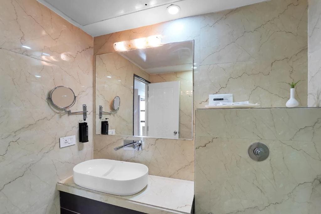 Executive Suite room - Image 1