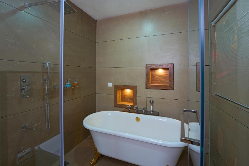 Luxury Plantation View with Bathtub room - Image 2