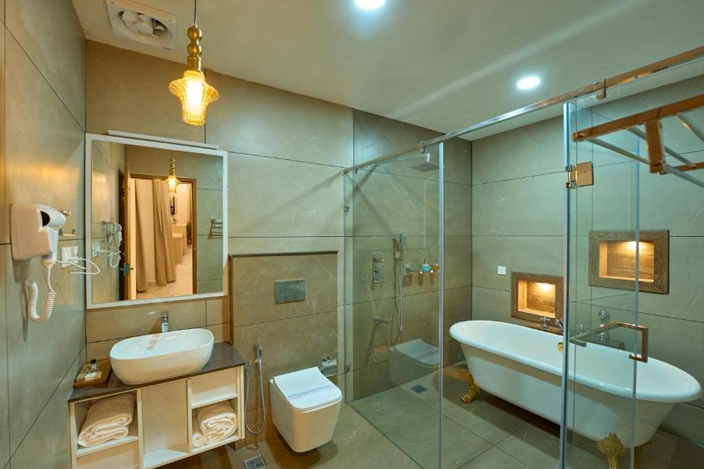 Luxury Plantation View with Bathtub room - Image 1