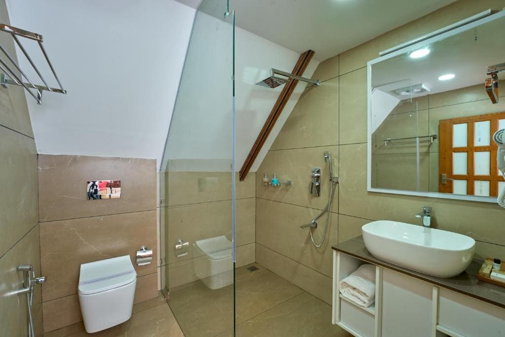A Frame Luxury Suite Room room - Image 3