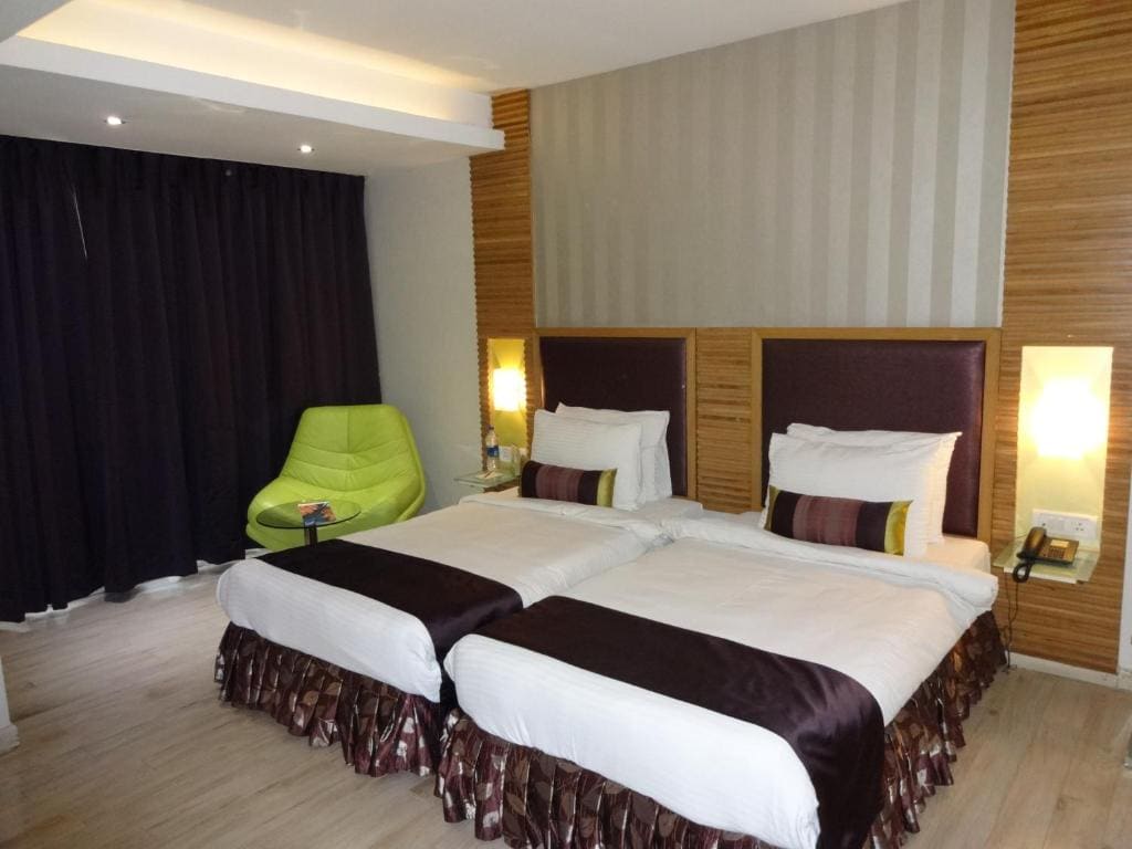 Deluxe Twin Room room - Image 2