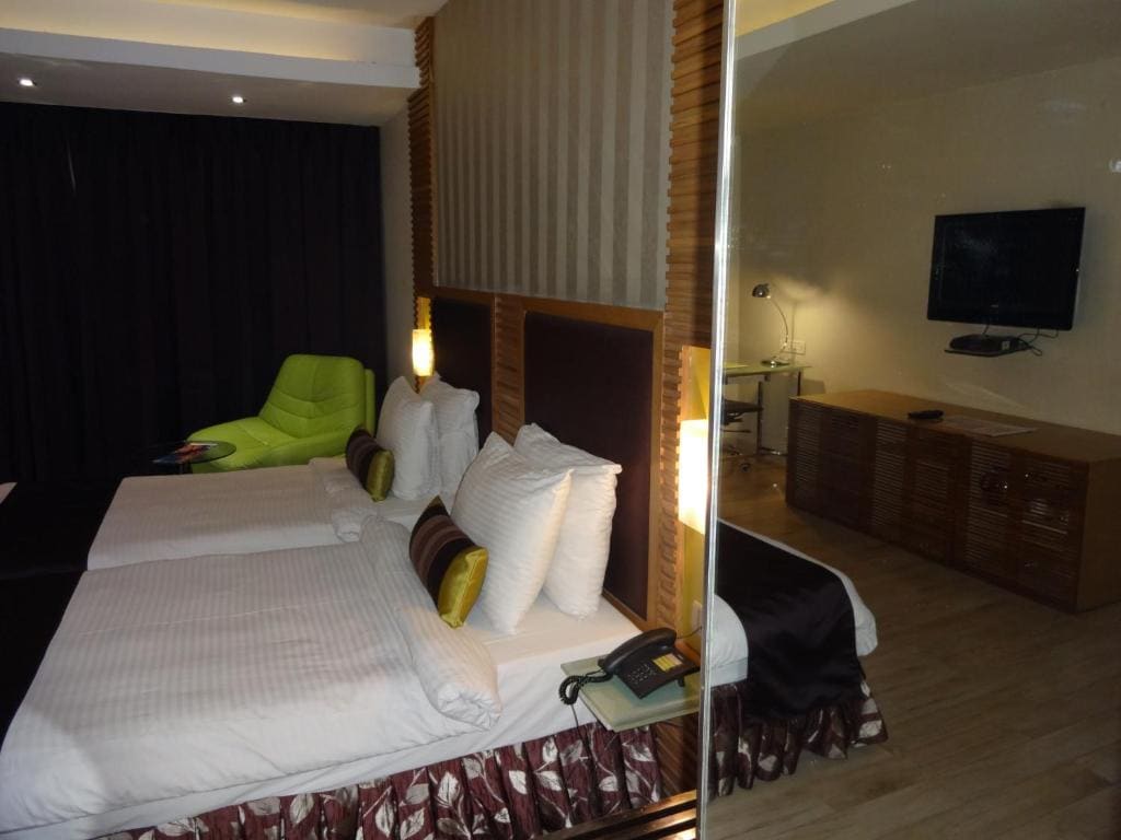 Room room - Image 1