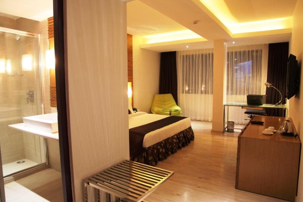 Deluxe Room room - Image 3