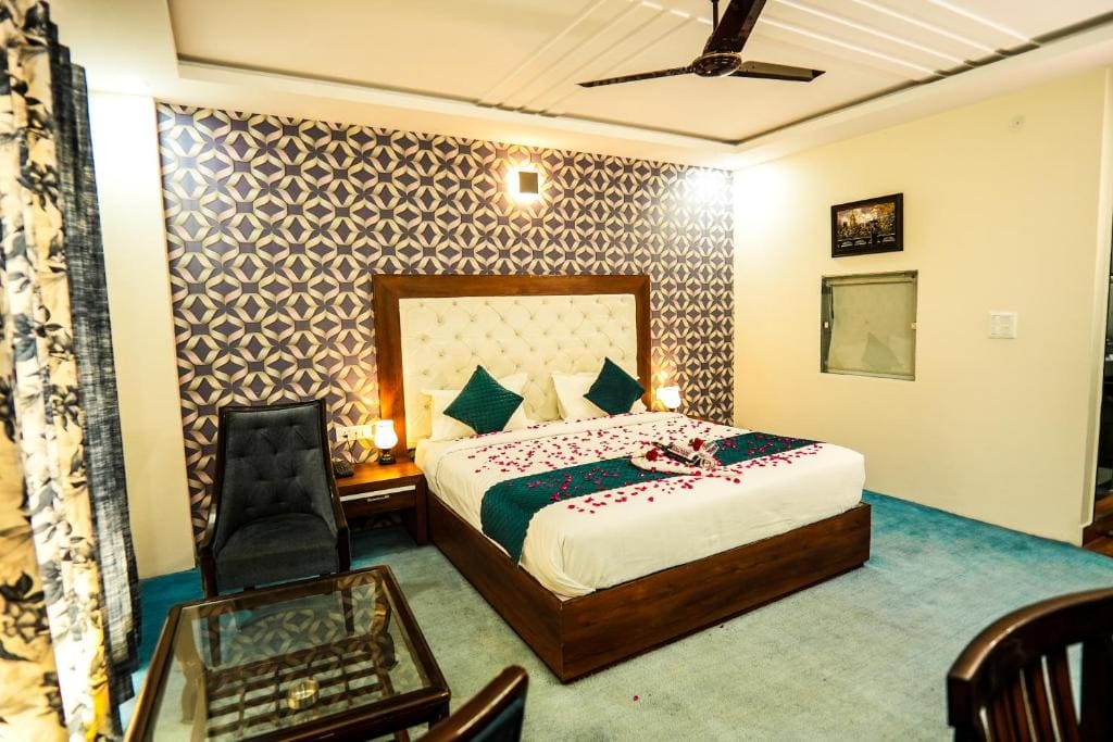 Superior Double Room with Balcony room - Image 2