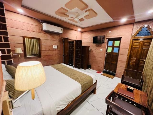 Deluxe Double Room with Balcony room - Image 1