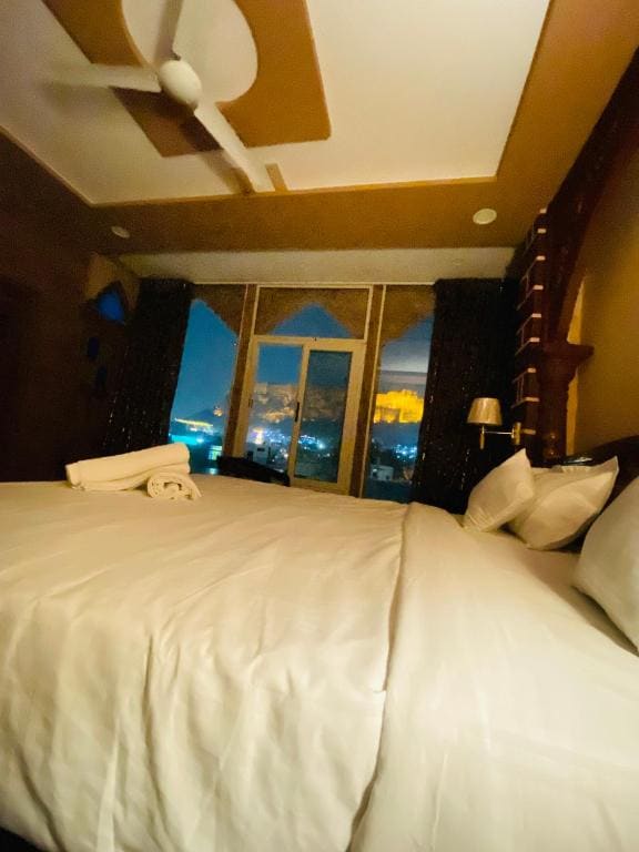 King Room with Mountain View room - Image 2