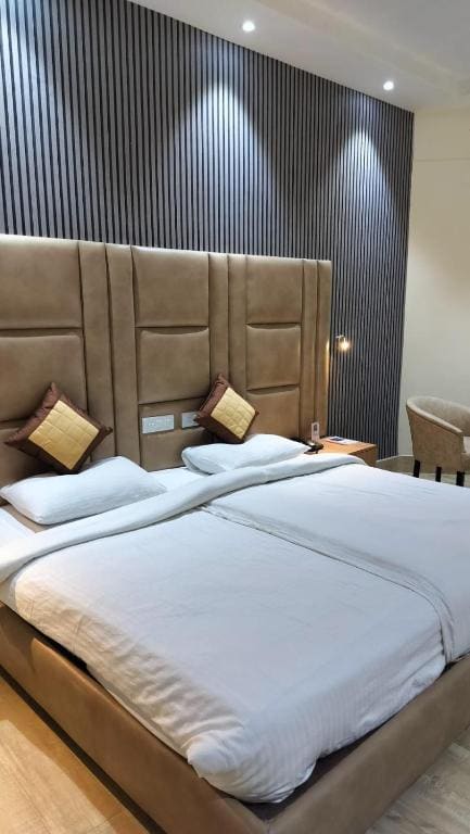 Deluxe Double or Twin Room room - Image 2