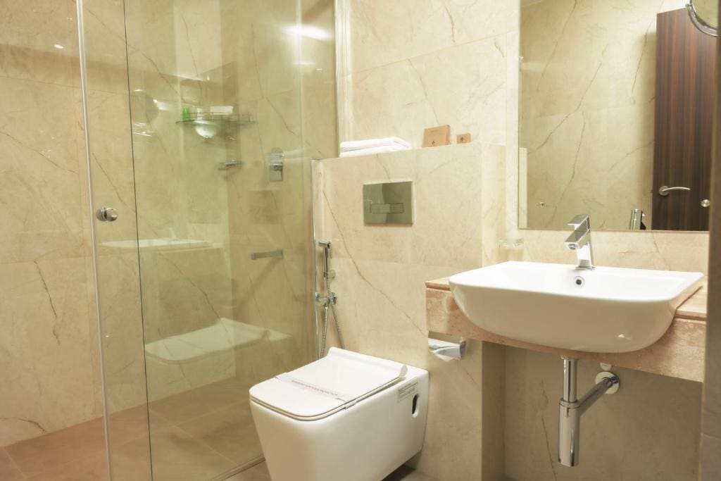 Deluxe Double or Twin Room with Balcony room - Image 2