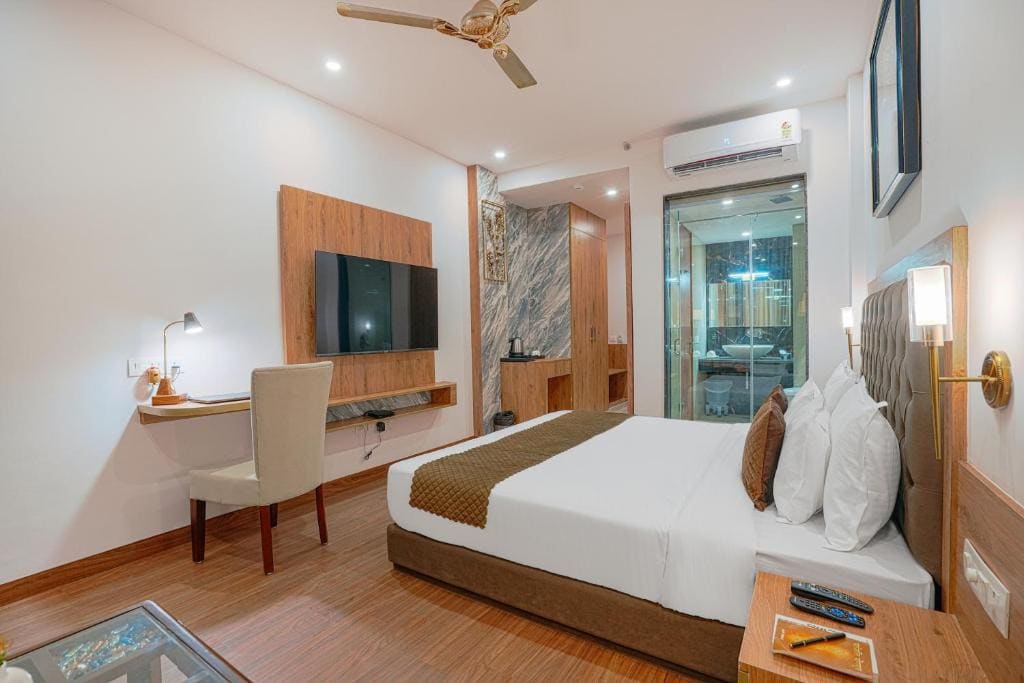 Deluxe Double Room with Balcony room - Image 1