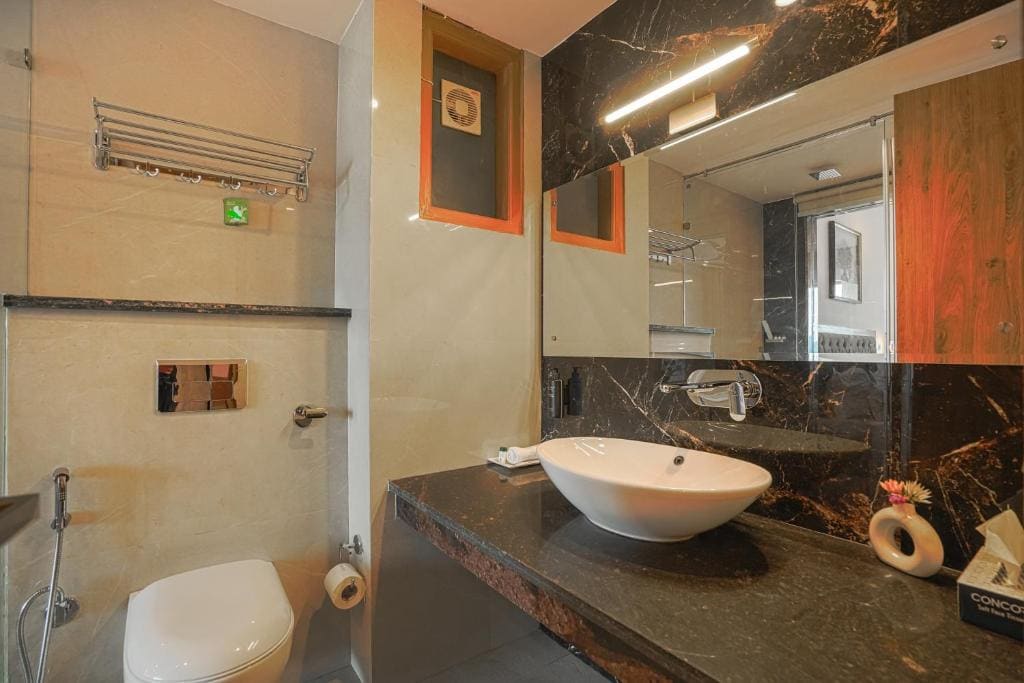 Deluxe Double Room with Balcony room - Image 2