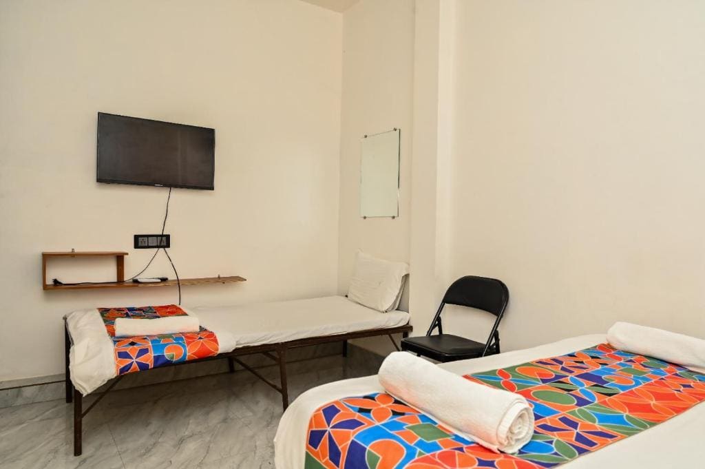 Superior Family Room room - Image 2
