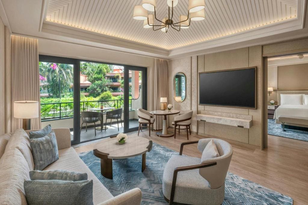St. Regis Suite, Lagoon View room - Image 2