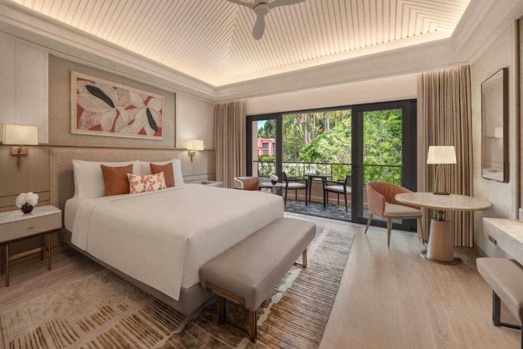 Lagoon Grand Deluxe, 1 King, Lagoon View room - Image 1