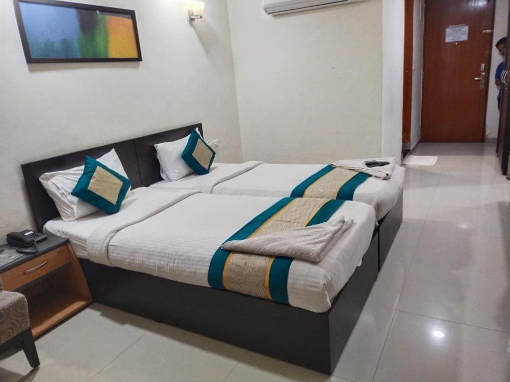 Deluxe Double or Twin Room room - Image 2