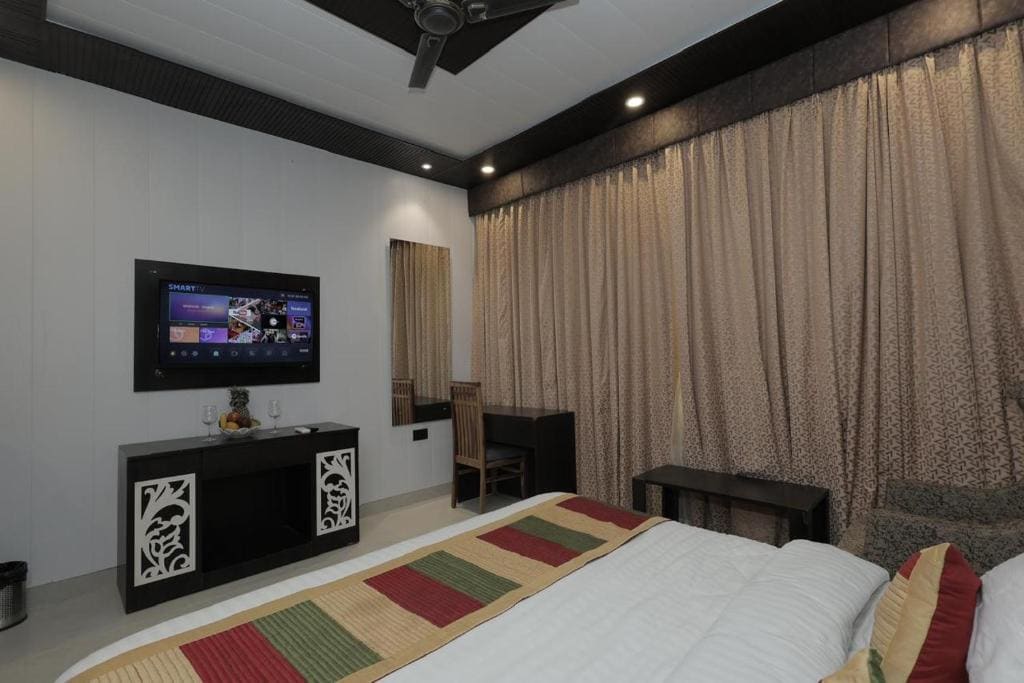 Junior Suite with Garden View room - Image 2