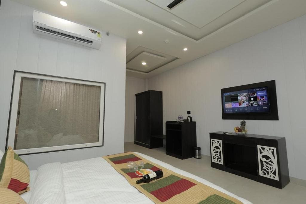 Junior Suite with Garden View room - Image 3