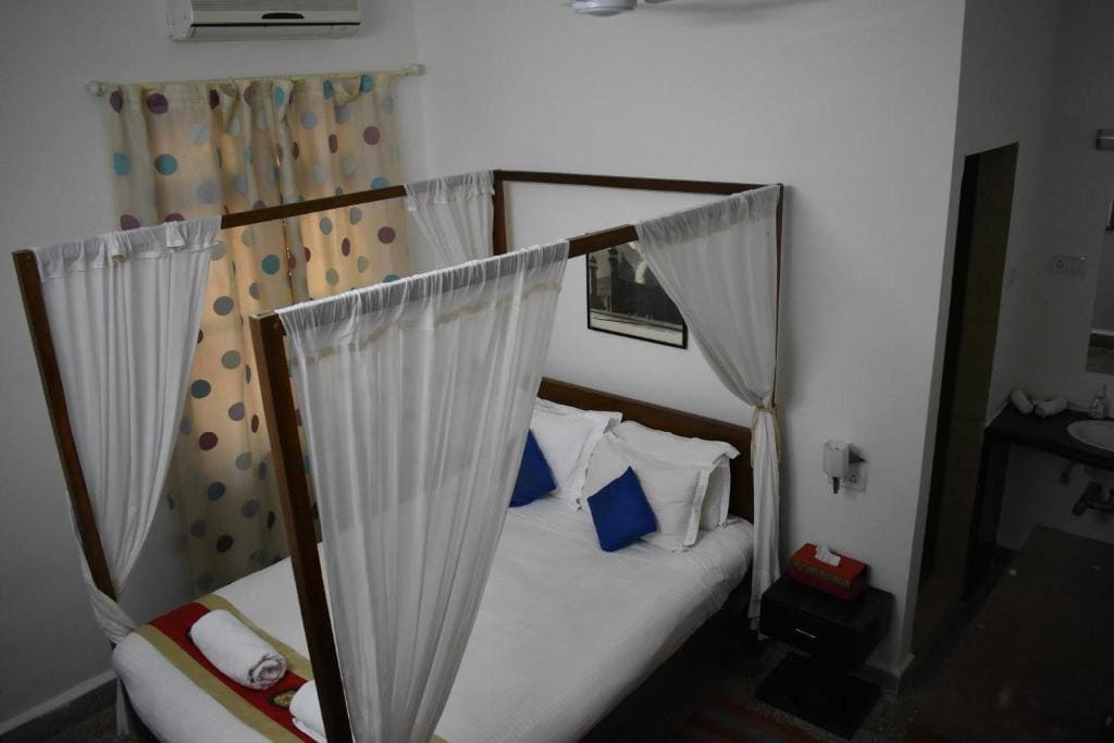 Cozy Double Room room - Image 3
