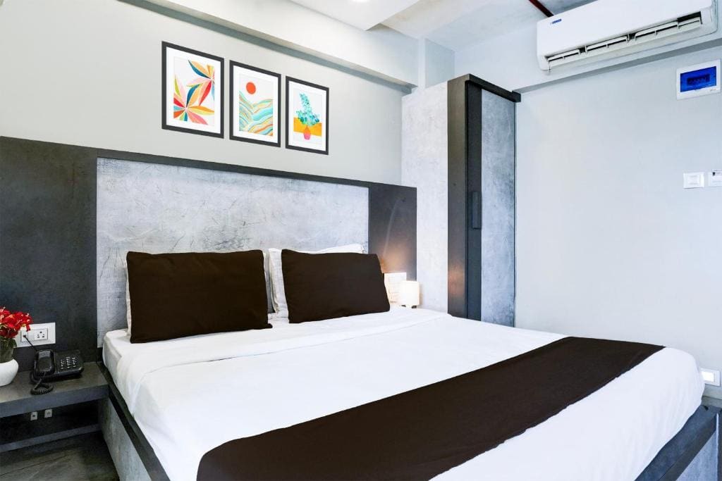 Classic Triple Room room - Image 2
