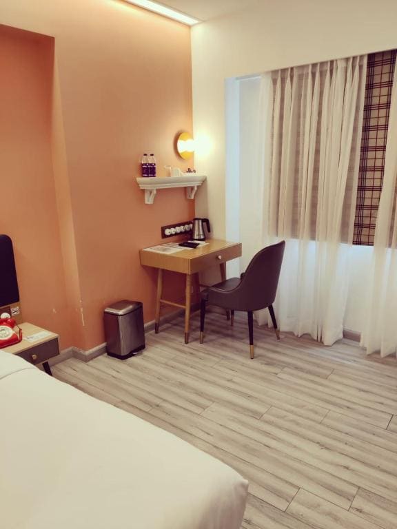 Deluxe Single Room with 15% discount on Food & Beverage room - Image 2