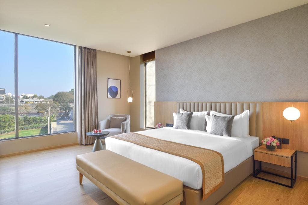 Superior Urban View, Balcony - 10% Discount on Food & Soft Beverages room - Image 1