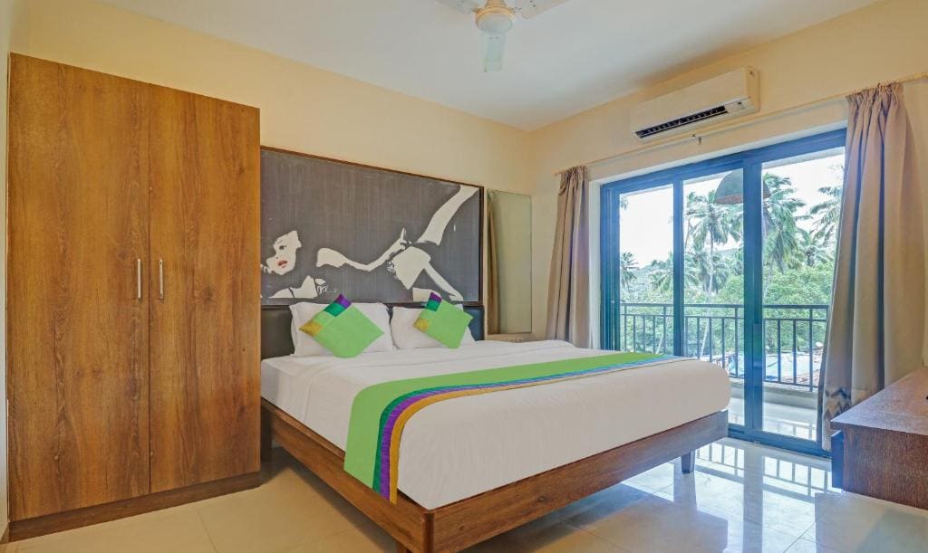Deluxe Room with Balcony room - Image 1