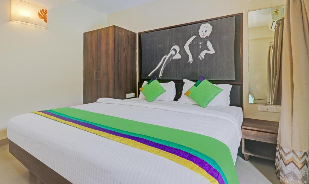 Deluxe Room with Balcony room - Image 3