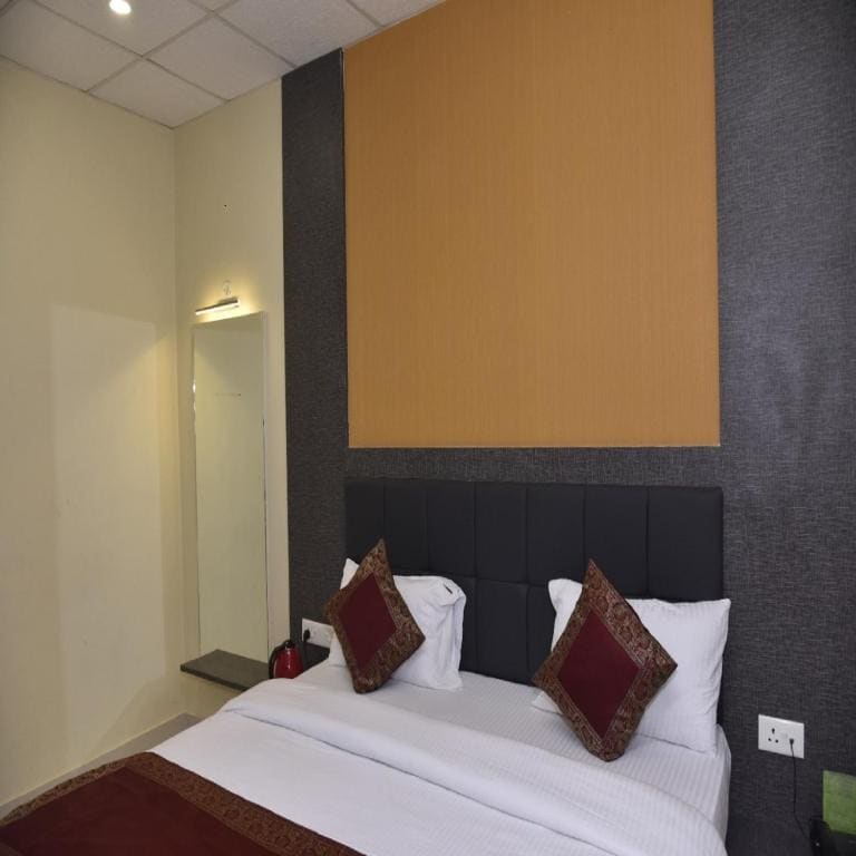 Deluxe Double or Twin Room room - Image 3