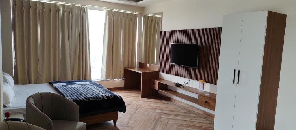 Deluxe Room room - Image 3