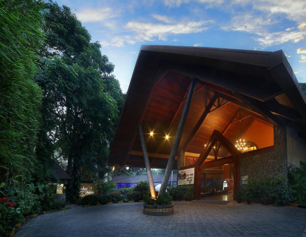 Heritage Suite - 10% Discount on Food & Soft Beverages room - Image 1