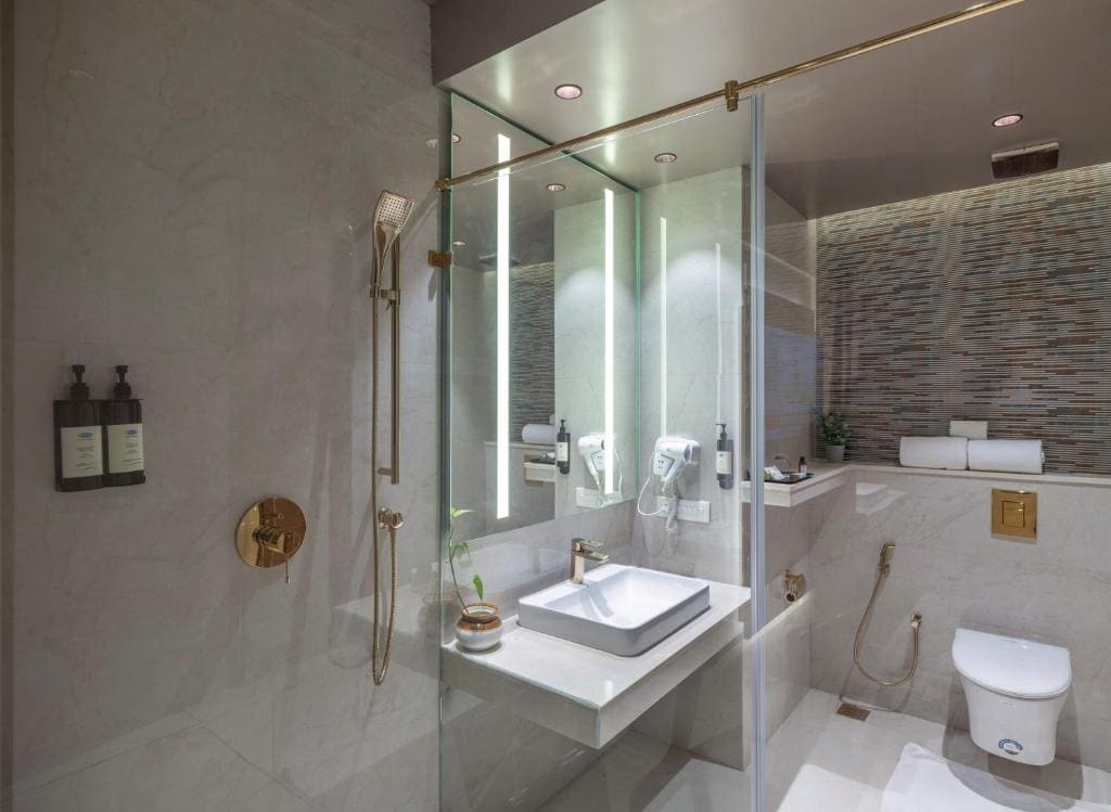Room with Jacuzzi room - Image 3