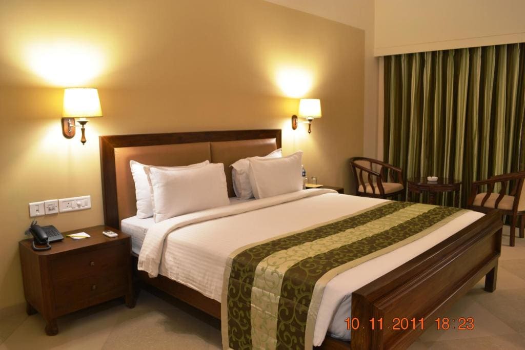 Mystica - 10% Discount on Food & Soft Beverages room - Image 1