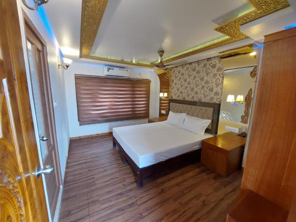 King Room with Lake View room - Image 2