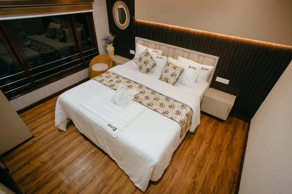 King Room with Lake View room - Image 3