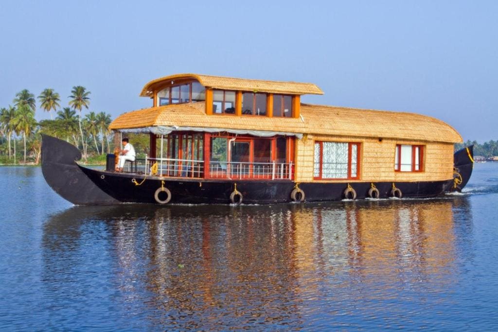 Double Room with Lake View room - Image 2