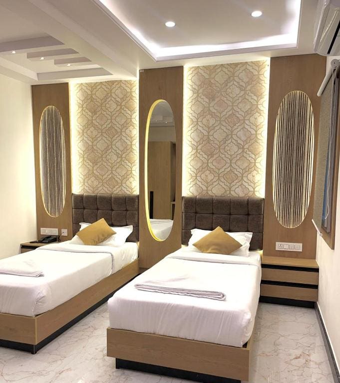 Deluxe Twin Room room - Image 2