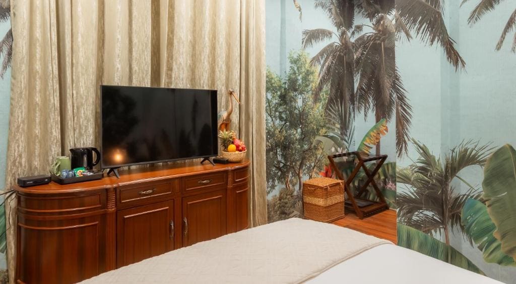 Deluxe King Suite room - Image 3