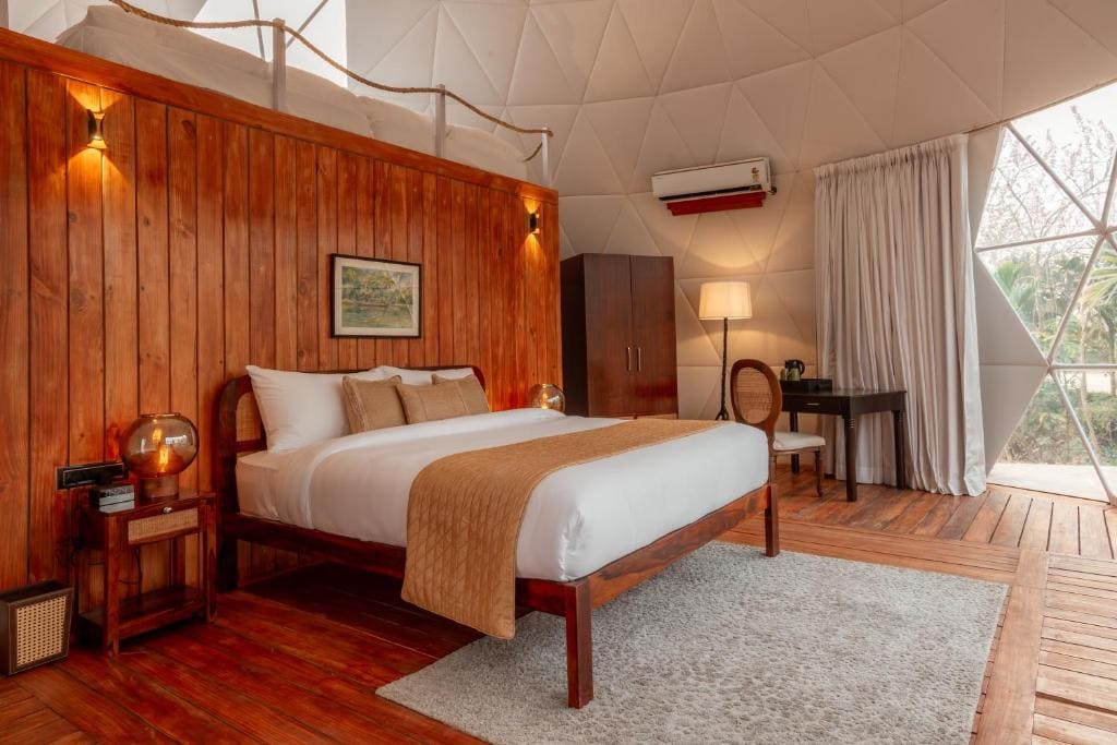 Deluxe King Room room - Image 2