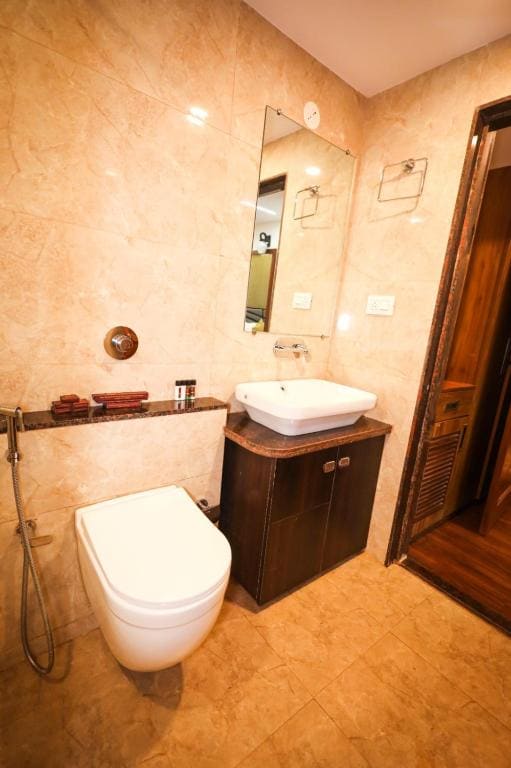 Luxury Room with Balcony room - Image 2