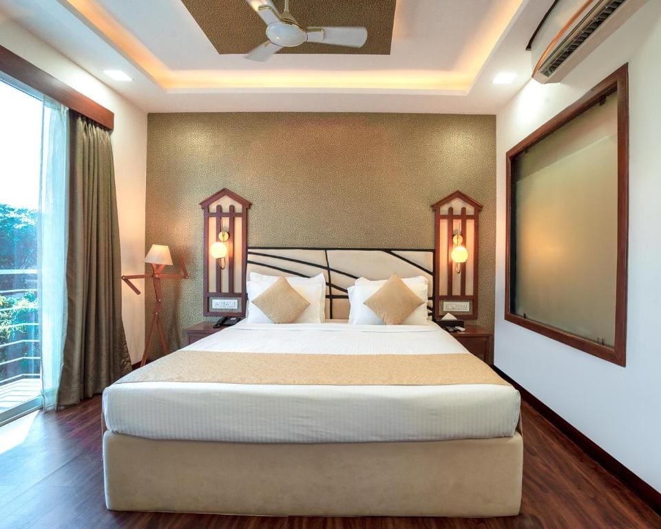 Deluxe Double Room with Balcony room - Image 2