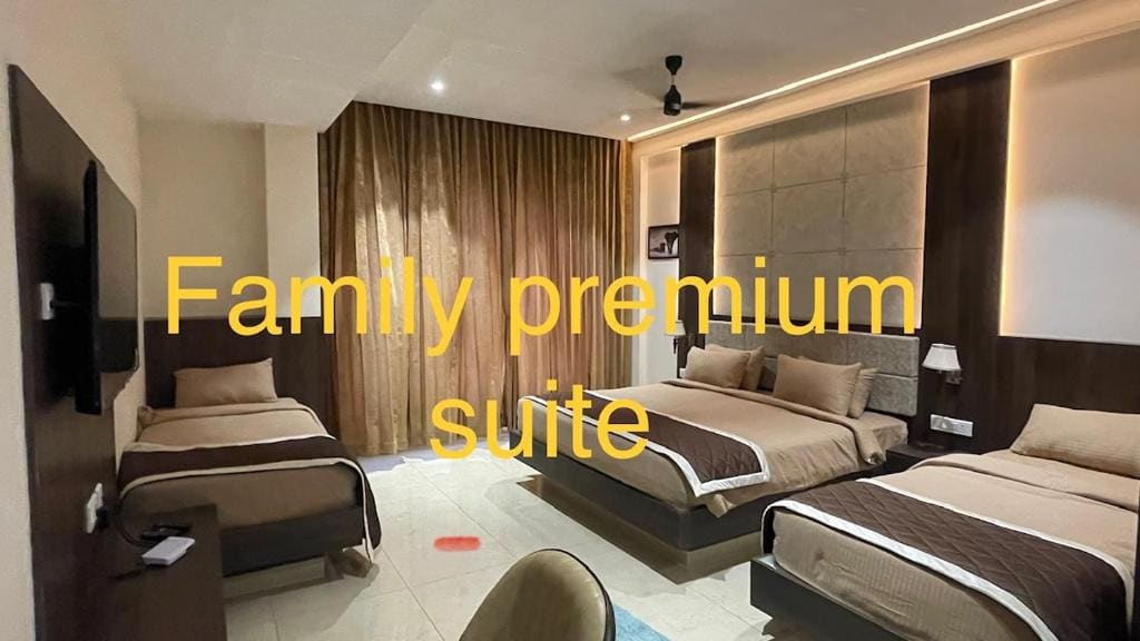 Superior Family Room room - Image 3