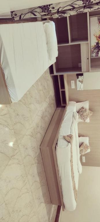 Superior Triple Room room - Image 1