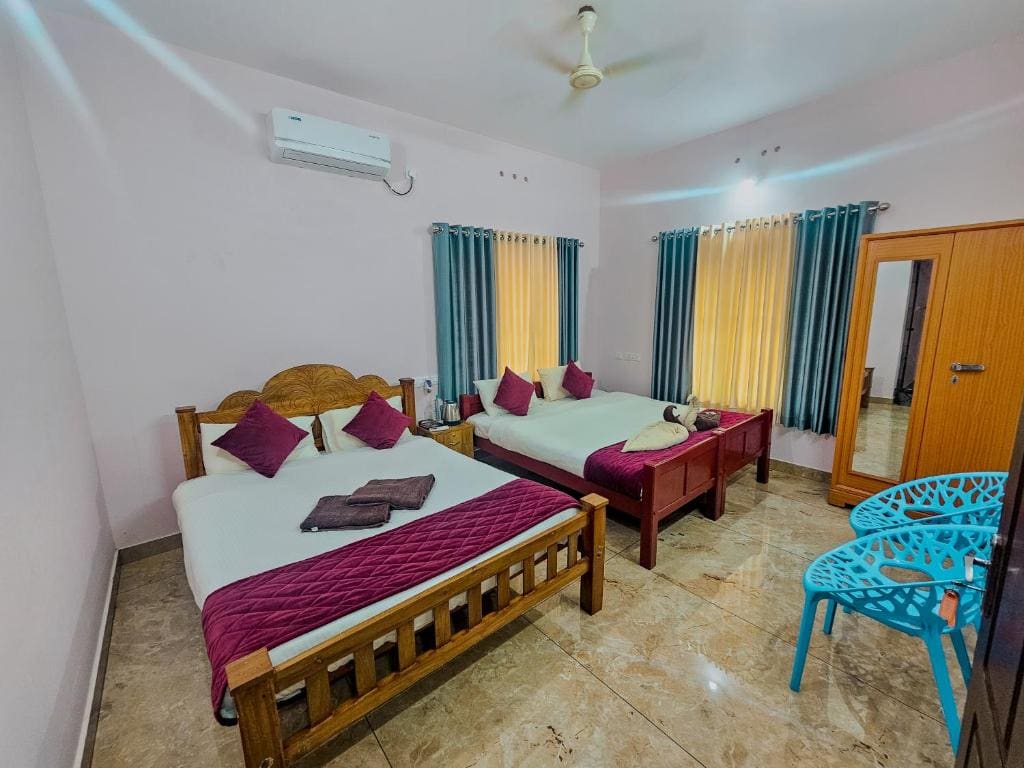 Deluxe Family Room room - Image 1