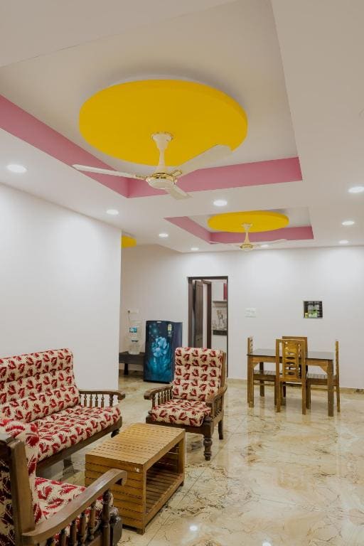 Deluxe Family Room room - Image 2