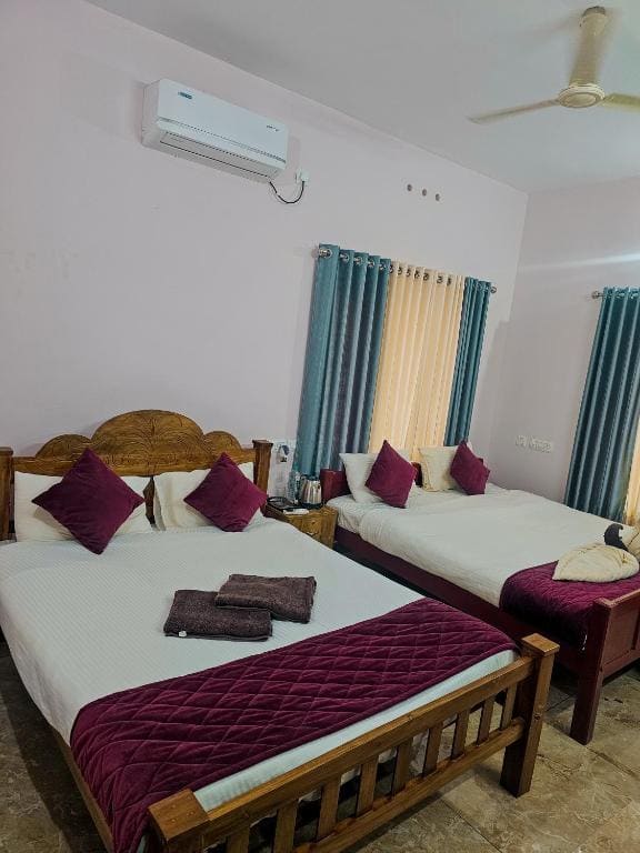 Deluxe Family Room room - Image 3