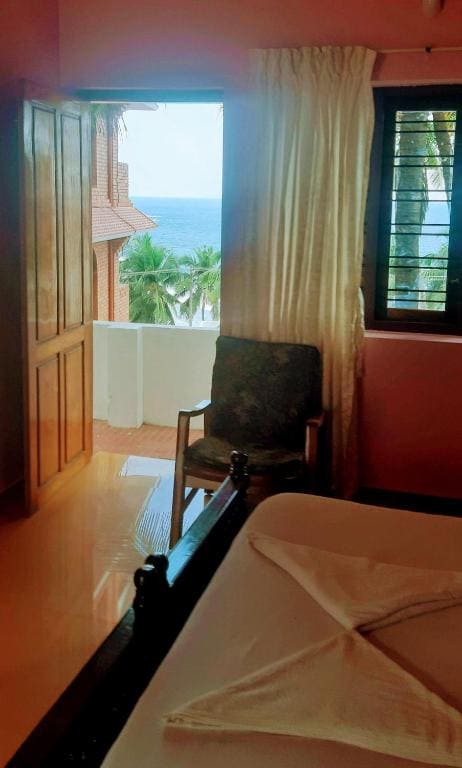 Double Room with Balcony room - Image 3