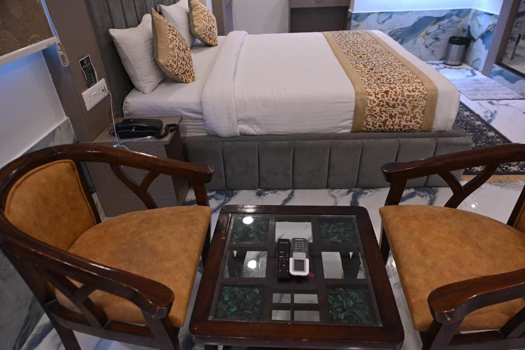 Deluxe King Room room - Image 2